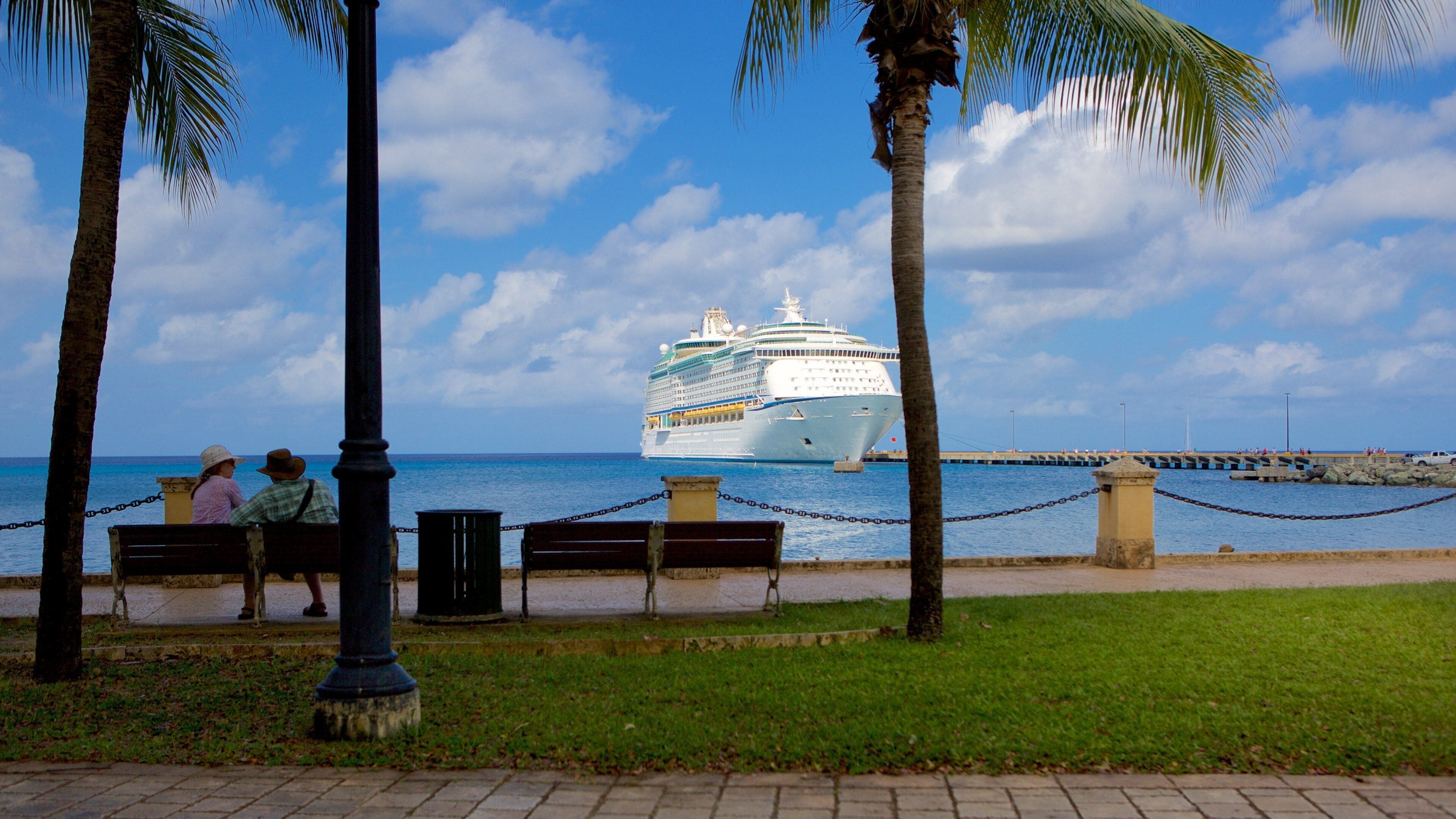 Frederiksted showing cruising and general coastal views
