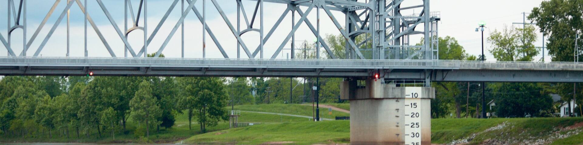 Alexandria qui includes riviĂšre ou ruisseau et pont