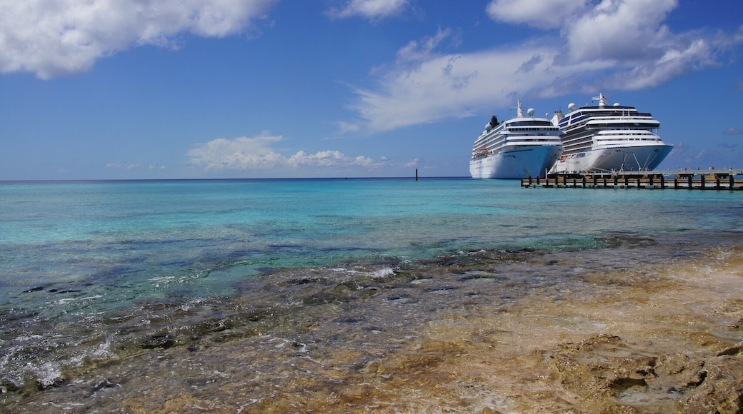 Grand Turk - Turks & Caicos.. This could be one of the most beautiful places I have ever been fortunate enough to visit!!
#LifeAtExpedia
#Beaches