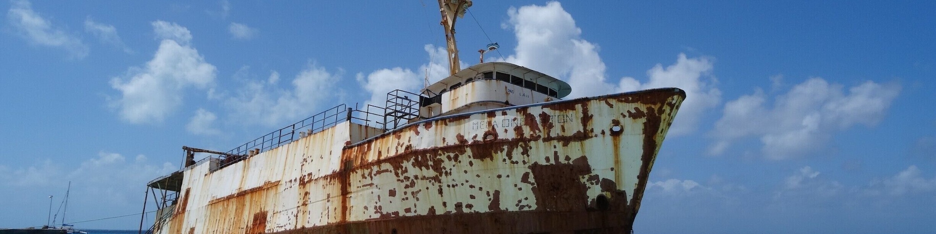 Para quem quer se iniciar no mergulho em navios afundados, este navio encalhado e parcialmente submerso, pode ser um começo interessante. Em 2012, o Mega One Triton encalhou na praia de Governor’s Beach, em Grand Turk, durante a passagem do Furacão Sandy.
#shipwreck #MegaOneTriton #Governorsbeach #GrandTurk