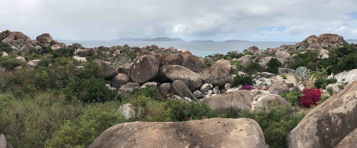 The view from the top of the baths is pretty great. Thatâs Tortola out in the distance.
