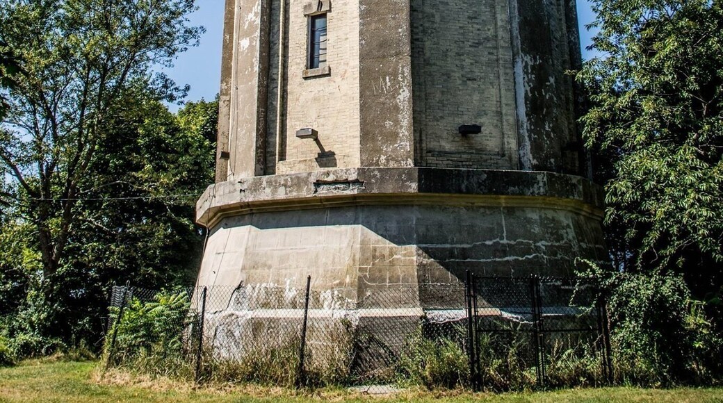 Fort Revere is an 8-acre historic site situated on a small peninsula located in Hull, Massachusetts A pretty nice little historical hiking spot