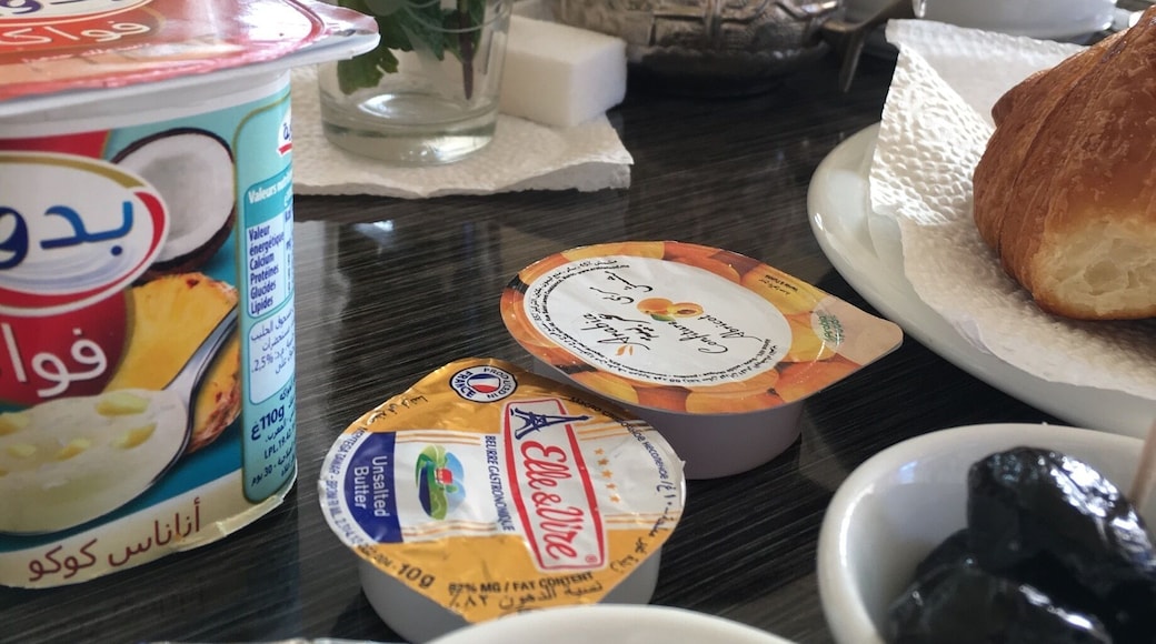 Moroccoan breakfast in Laâyoune. Croissant au chocolat, tea du menthe, oatmeal, olives and olive oil with fresh squeezed orange juice. Laâyoune is a town of ~190,000 people, and off the beaten path. #FindingTheUniverse