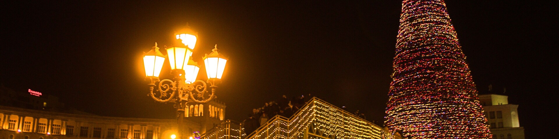 Walking with my friends on X' mas evening & taking photos of X' mas lights & decorations was an unforgettable experience#x'masnight#nightphotography#canon#outings#greatoutdoors#x'masdecorations#happyx'mas#happynewyear2020🌲🎅🎅