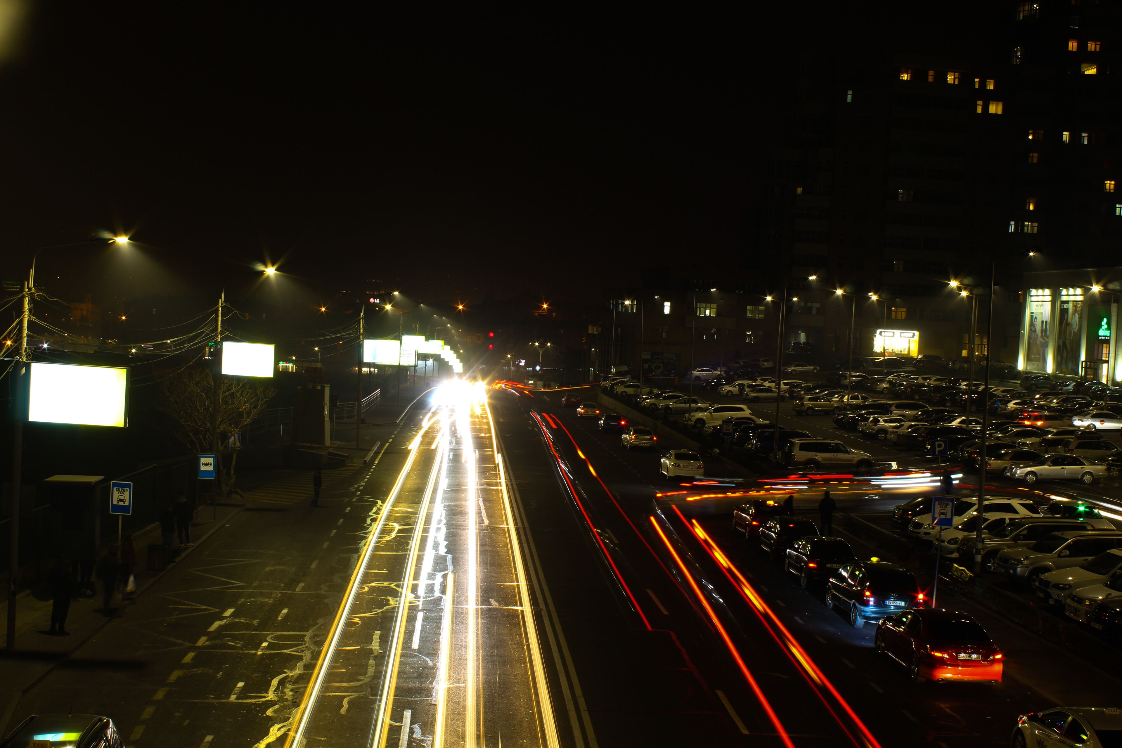 Lighttrails#lighttrailphotography#dalmamall#yerevan#canonphotography#nightphotography😎📸
