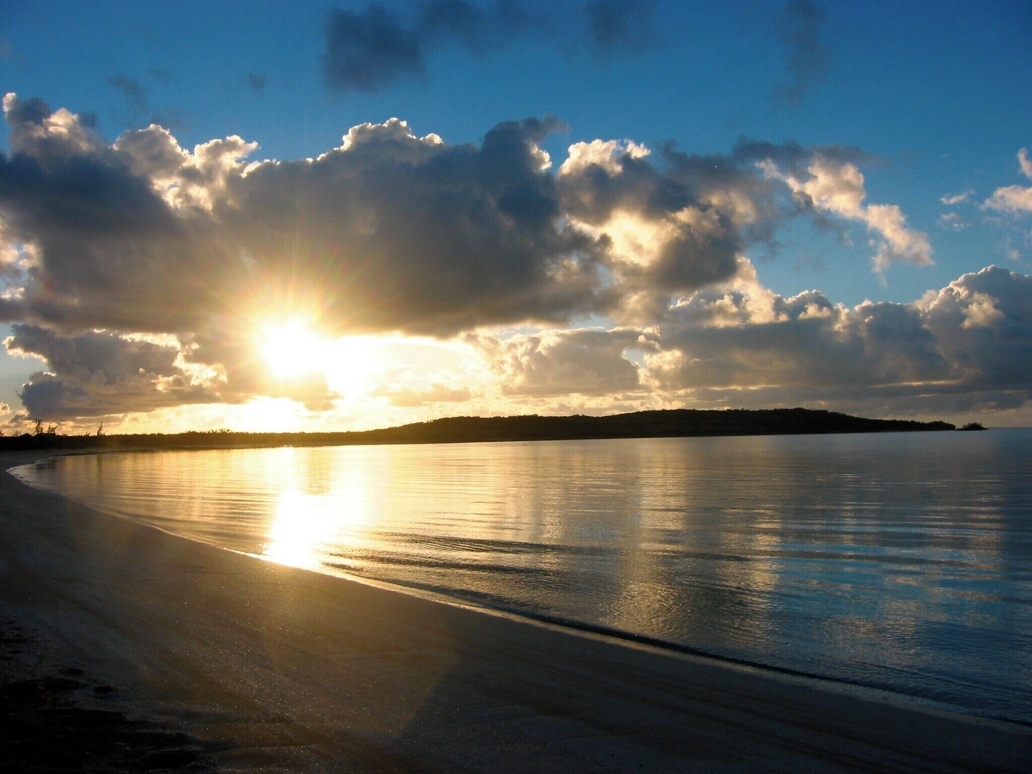 Amazing sunrise on the leeward side of Long Island, BAH staying at Chez Pierre ... #LifeAtExpedia