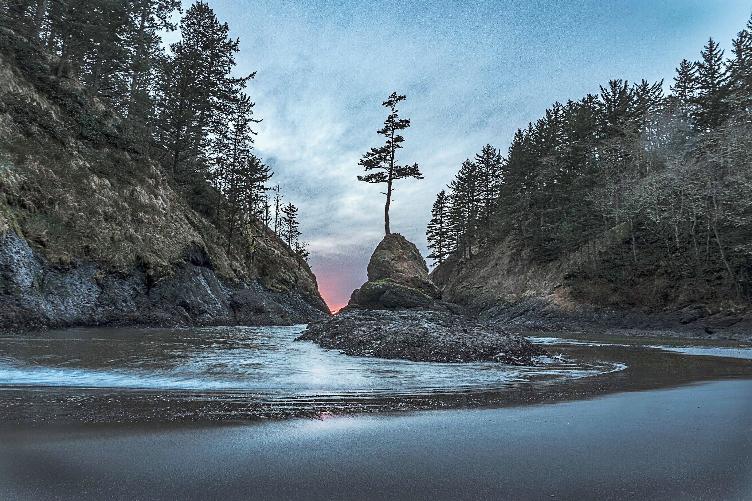On your hike to the Cape Disappointment Light House look for Dead Mans Cove. Aptly named for the number of seamen that drowned trying to cross the Columbia River Bar and their bodies washed up into this cove. Mother nature placed a tombstone in the center of the cove in their memory.