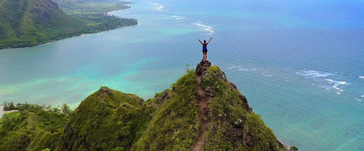 One of the many reasons why Hawaii is my favorite place on Earth. The entrance to this hike was a bit hard to find, but the view was so worth it! (photo taken overlooking Kahana Bay in Oahu) #hawaii #oahu #hiking #blue