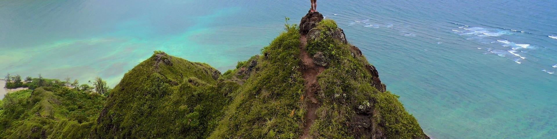 One of the many reasons why Hawaii is my favorite place on Earth. The entrance to this hike was a bit hard to find, but the view was so worth it! (photo taken overlooking Kahana Bay in Oahu) #hawaii #oahu #hiking #blue