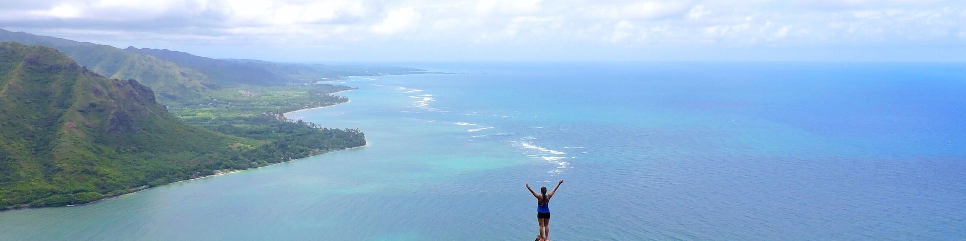 One of the many reasons why Hawaii is my favorite place on Earth. The entrance to this hike was a bit hard to find, but the view was so worth it! (photo taken overlooking Kahana Bay in Oahu) #hawaii #oahu #hiking #blue