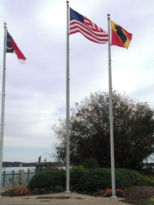 At the end of Front Street and the Draw Bridge, you will find the Waterfront Walk. Enjoy views of the Neuse and Trent Rivers. 
