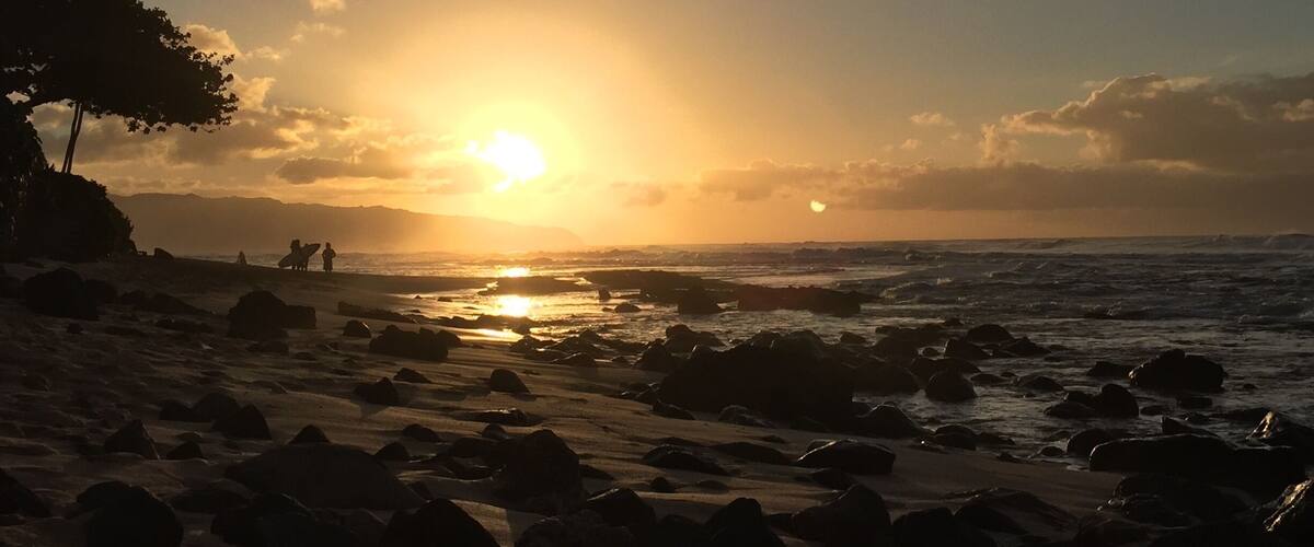 Another surfer's sunset on North Shore where everything moves more slowly. #lifeatexpedia #beachbound