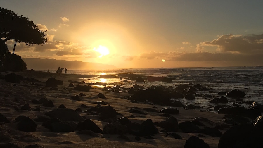 Another surfer's sunset on North Shore where everything moves more slowly. #lifeatexpedia #beachbound