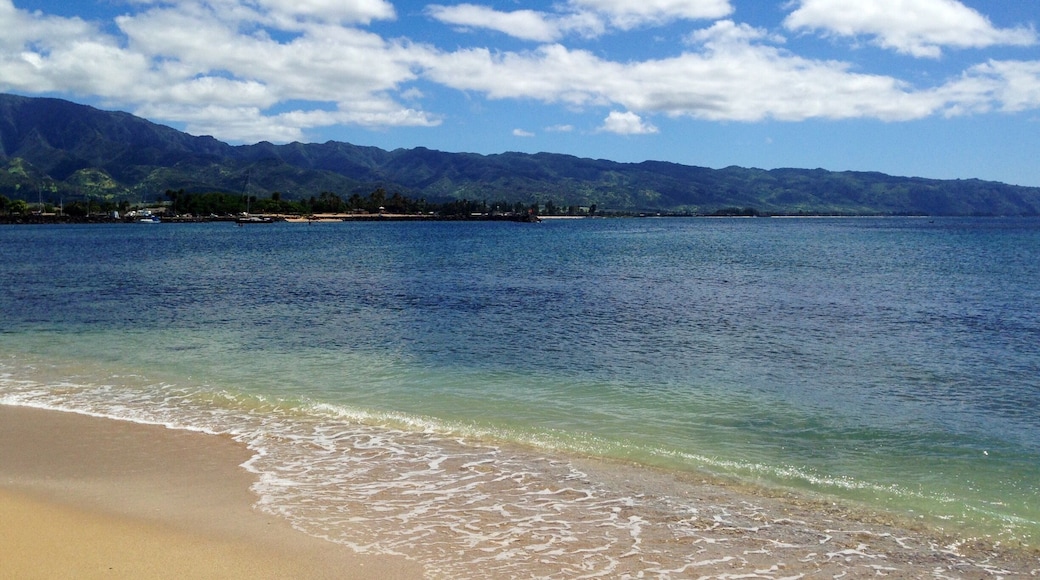 Haleiwa is a quaint little town on the North shore of Oahu. They have pretty amazing views and beaches! #blue