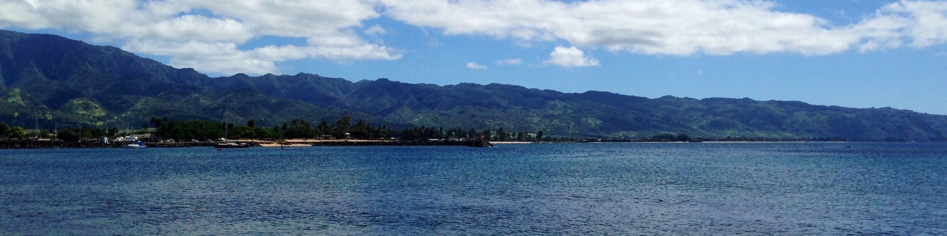 Haleiwa is a quaint little town on the North shore of Oahu. They have pretty amazing views and beaches! #blue