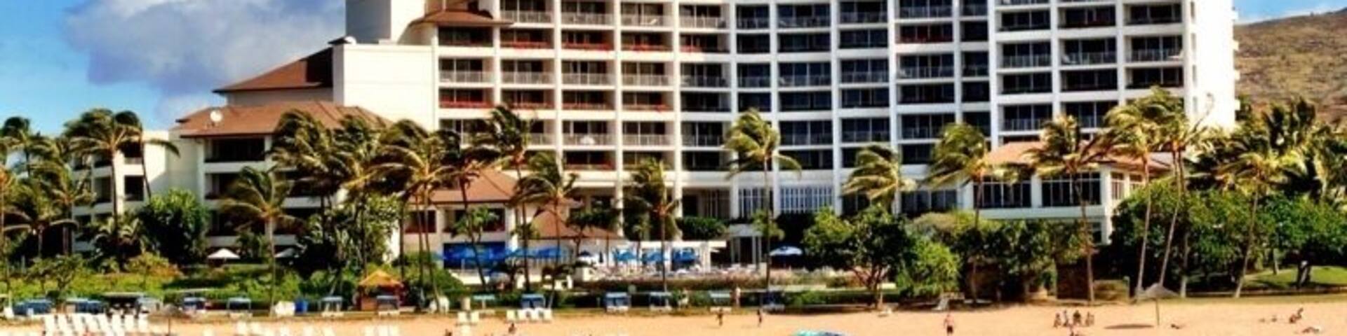Marriott's Ko Olina Beach Club is elegance incarnate. Rooms and villas are spacious with fabulous views. Enjoy walking distance access to sister property JW Marriott Ihilani Resort & Spa and the Ko Olina Golf Club and Marina.