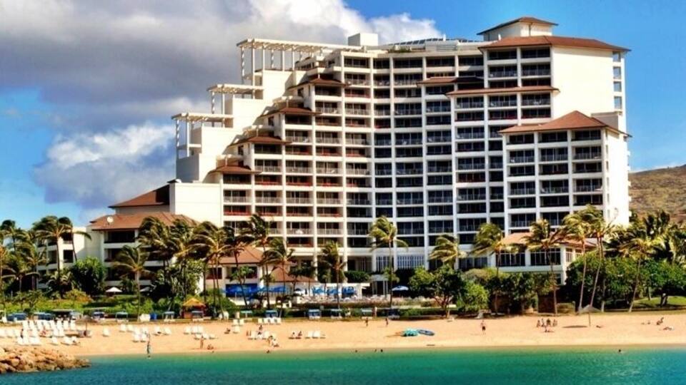 Marriott's Ko Olina Beach Club is elegance incarnate. Rooms and villas are spacious with fabulous views. Enjoy walking distance access to sister property JW Marriott Ihilani Resort & Spa and the Ko Olina Golf Club and Marina.