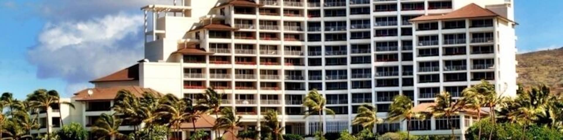 Marriott's Ko Olina Beach Club is elegance incarnate. Rooms and villas are spacious with fabulous views. Enjoy walking distance access to sister property JW Marriott Ihilani Resort & Spa and the Ko Olina Golf Club and Marina.