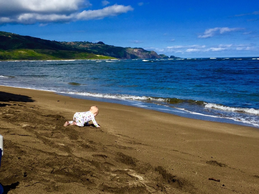Baby Freya rushing to discover beach
#BeachBond
