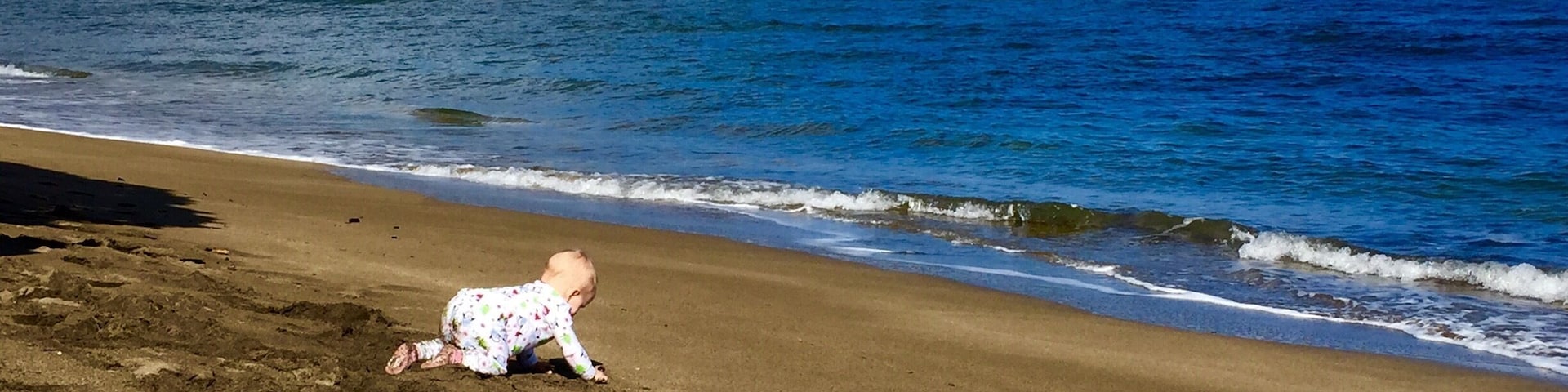 Baby Freya rushing to discover beach
#BeachBond