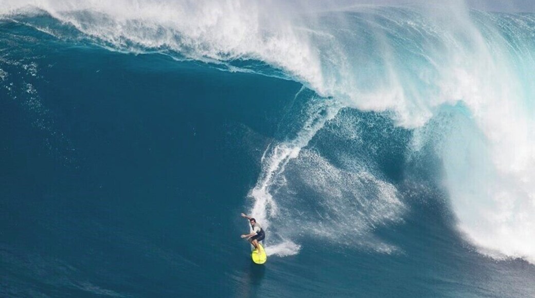 Mo Freitas at Jaws Peahi, Maui. One of the biggest waves in the world !