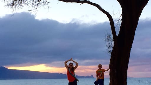 Watching the sun go down on Paia Beach
#BeachBond