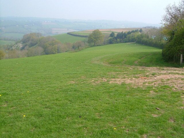 View near Westwood Farm. From the footpath from Longdown. The woods on the left are the same as those in 164094, and the curved field boundary in the centre is on the horizon of the other photo.