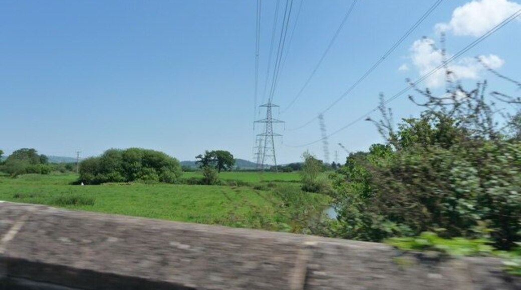 Mid Devon : Pylons & Countryside