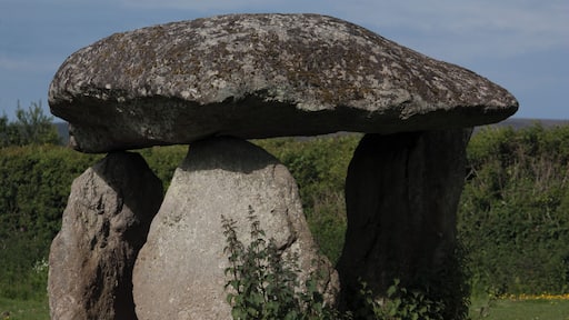 Spinster's Rock Wikidata has entry Q17648049 with data related to this item.