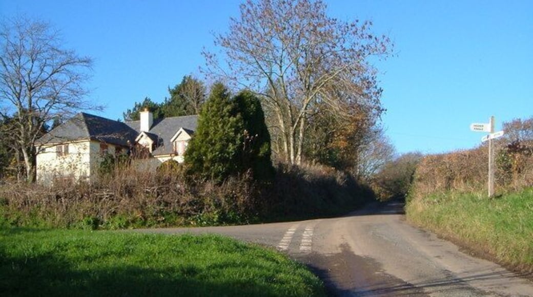 Crossways. The unnamed junction is also seen in 290560. The house faces onto 186236, which is a few yards away up the lane ahead.