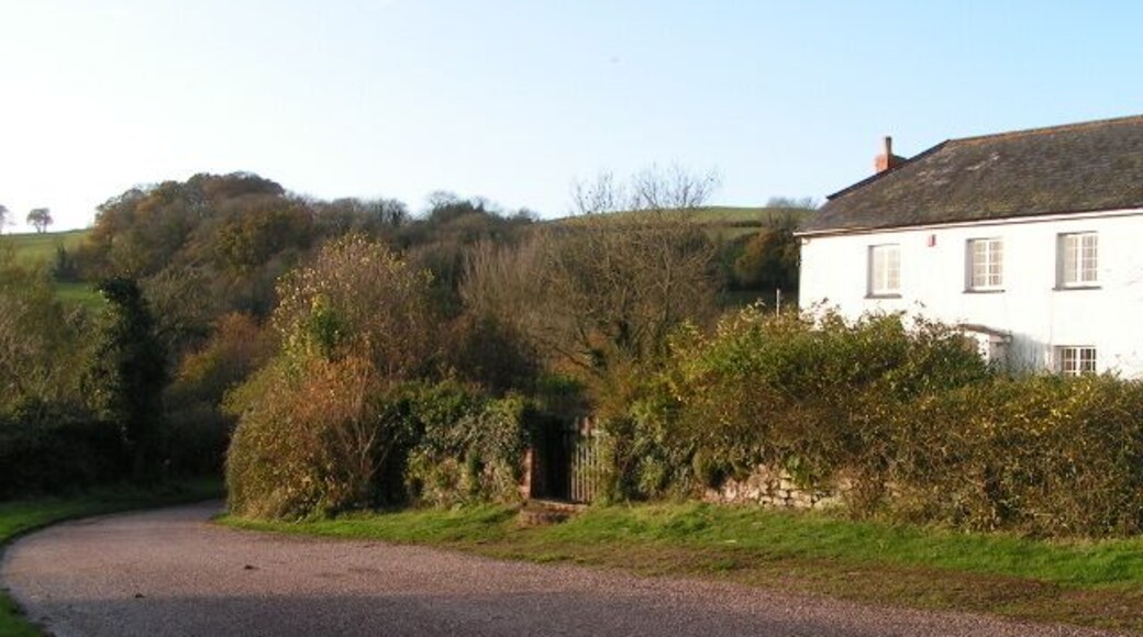Lane and house at Great Dorweeke