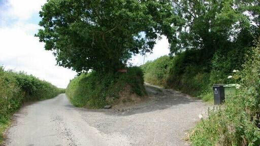Lane leading to Hackworthy Farm