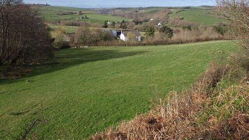 Venn Farm A beautiful old thatched farmhouse on the slopes above the Teign valley. Seen from the lane between Bridford and Bridfordmills. "Probably early C16 origins, remodelled in the late C16/early C17, roof raised late C18. Whitewashed rendered cob and stone rubble; thatched roof, half-hipped at left end, gabled at right end; end stacks and axial stack, all with brick stafts; right gable end weatherboarded." http://www.imagesofengland.org.uk/Details/Default.aspx?id=85578&mode=adv . http://www.mit.edu/~dfm/genealogy/sercombe.html mentions that in 1901 a Joseph Sercombe lived here "with his wife Mary, their children Wilfred, Charlie, Bessie, Polly, Joseph, William, David, John, Percy, and Ruth, and carter Frank SERCOMBE (his fourth cousin)".