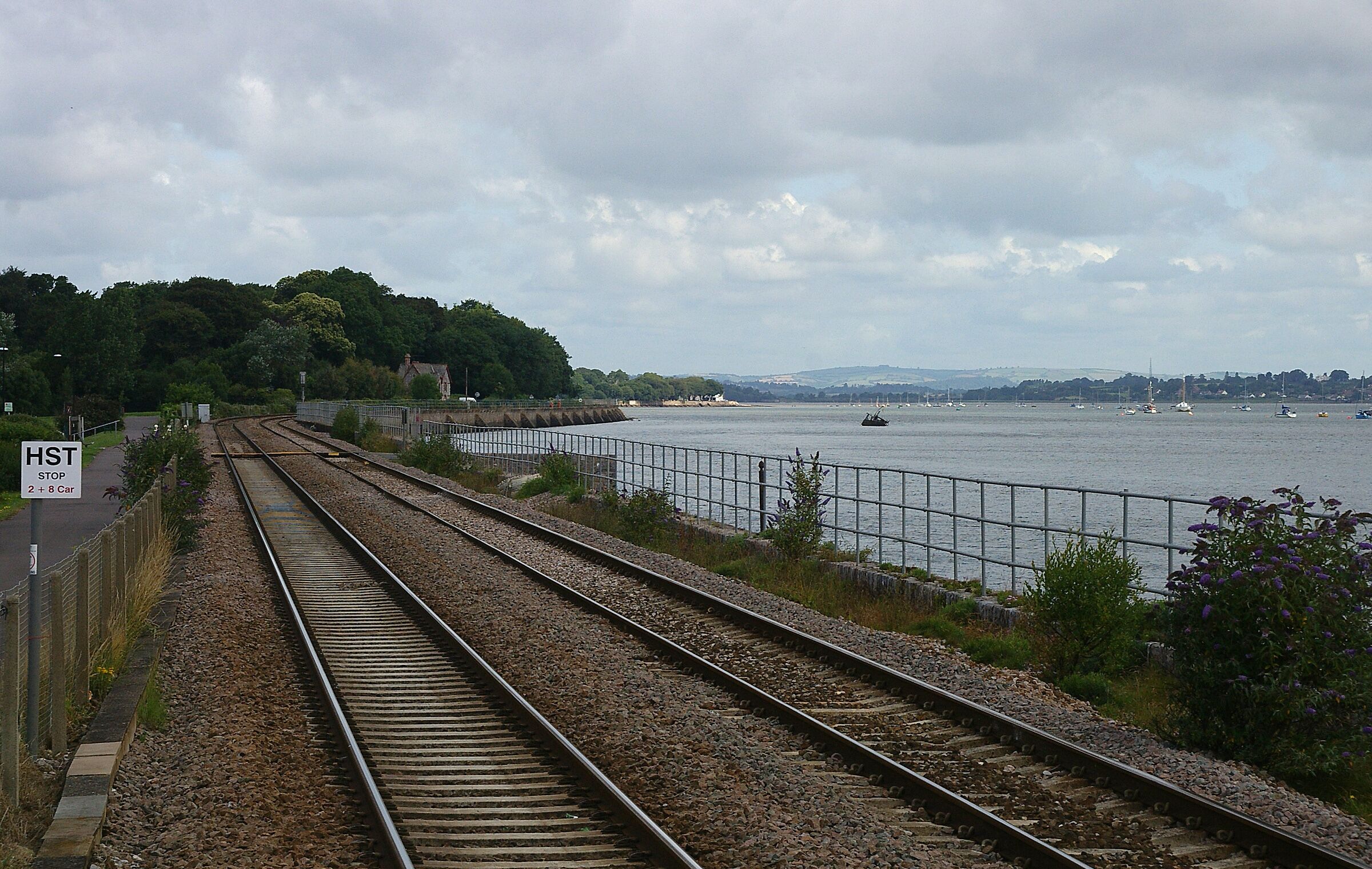 Starcross railway station on the Riviera Line, looking northwards.