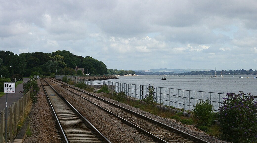 Starcross railway station on the Riviera Line, looking northwards.