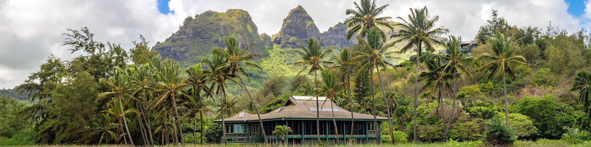 View of the Kalalea mountain range from the shores of the Anahola river estuary near Anahola Beach, north shore of Kaua'i island, Hawaii, USA