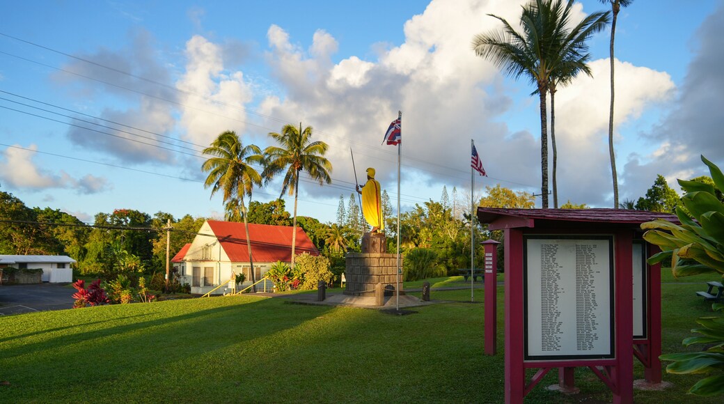 Original bronze statue of Hawaiian King Kamehameha I in Kapaau on Big Island, Hawai'i, USA - Sculpted in Florence by Thomas Ridgeway Gould, it was lost during a ship wreck and was recovered
