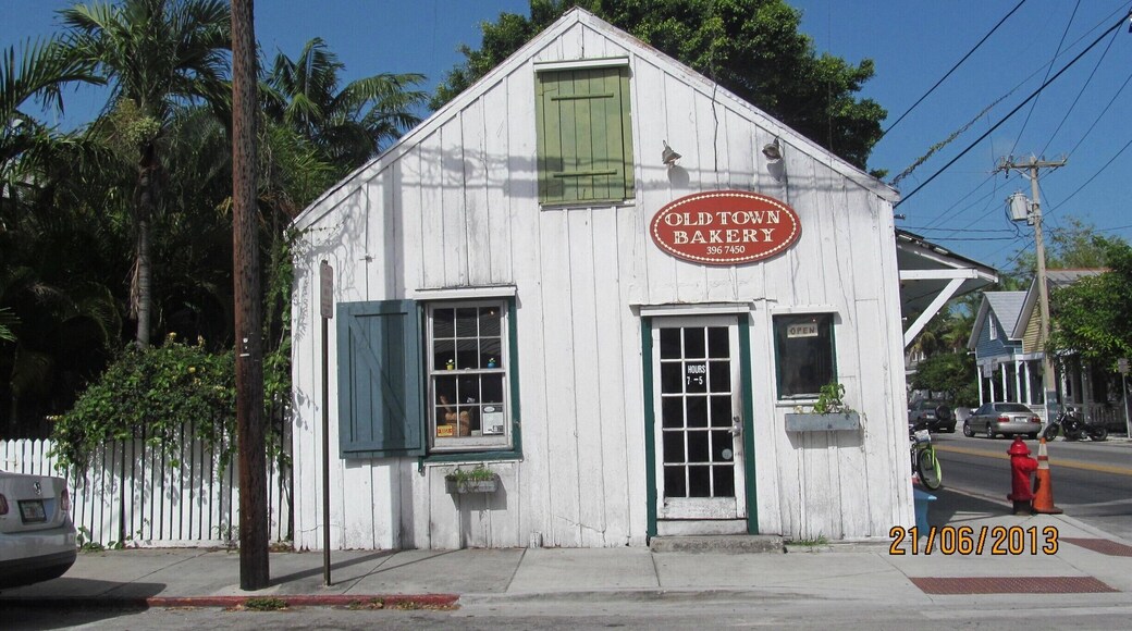 Typical construction of the island. This island is great to see it all riding a bike! #localgem