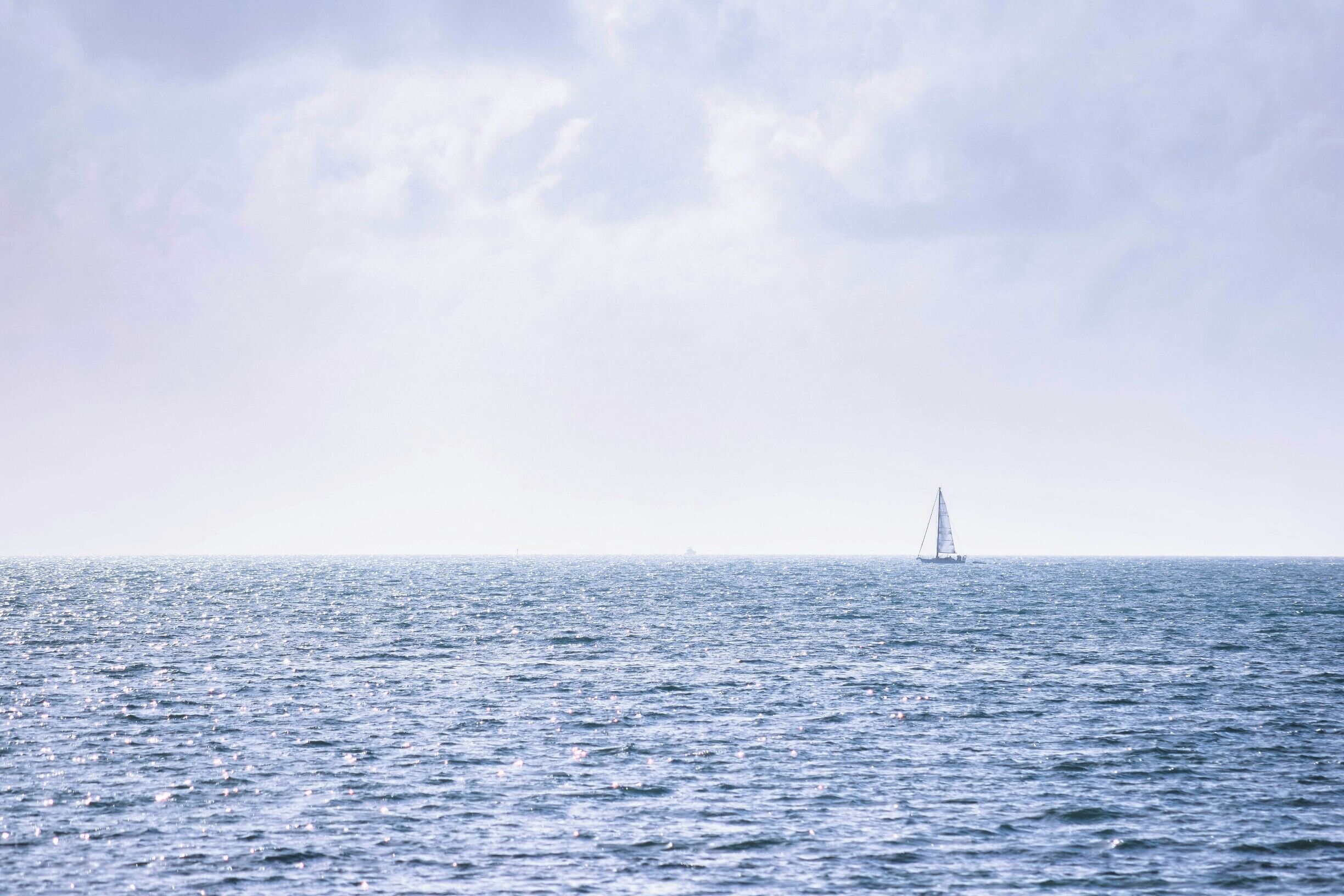 Beach days are always peaceful! This little sail boat just happened to be in the right place at the right time t make a beautiful ocean scene even more beautiful. #Springfun