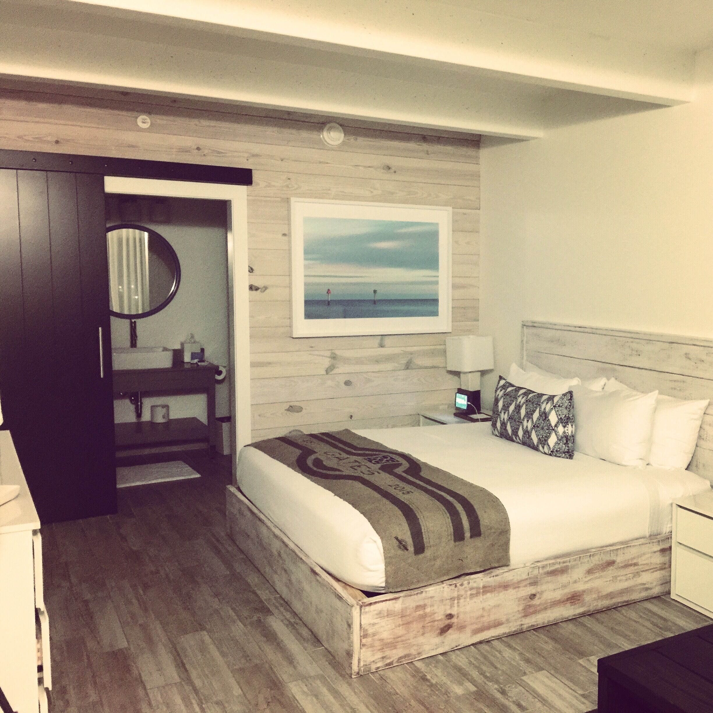 Lovely place to stay in, modern and cozy.