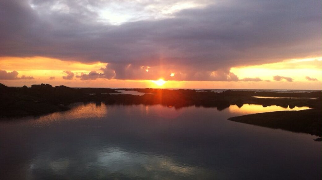 Living on the east side means ... Sunrise at the tidepools! It's a new day and the sun is out to play! #exploremore #adventuretime #snorkelforever #ilovenature