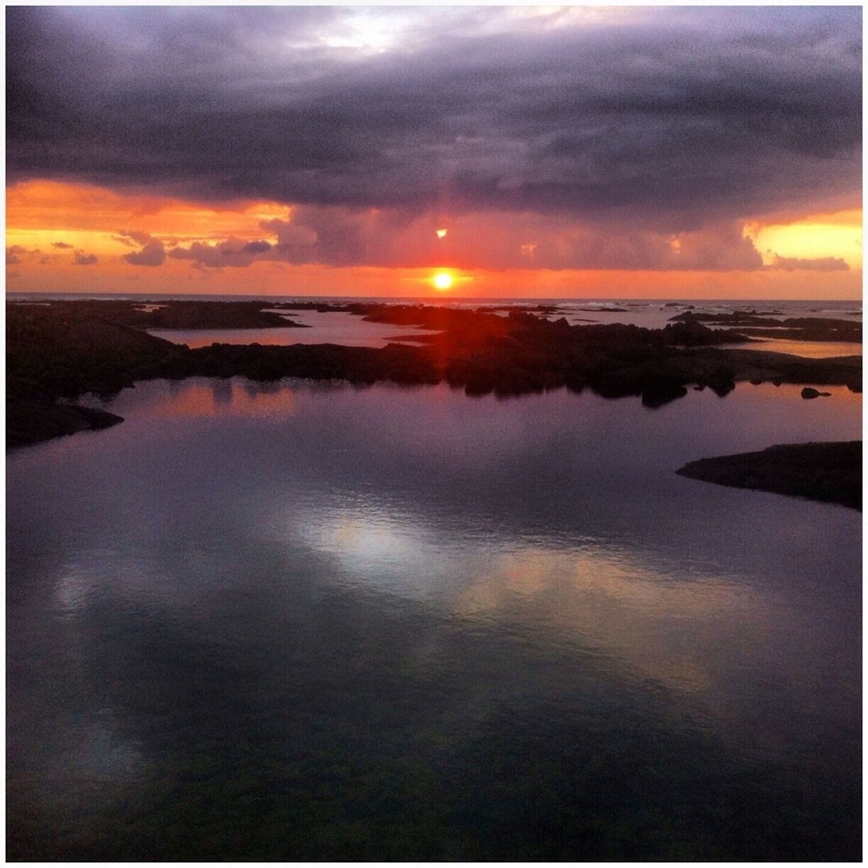 🕡Break of dawn ... 🙏Sun Salutations ... 🌅Horizon at Wai'opae tide pools ... 🌈Hawaii ... 🎁Aloha 