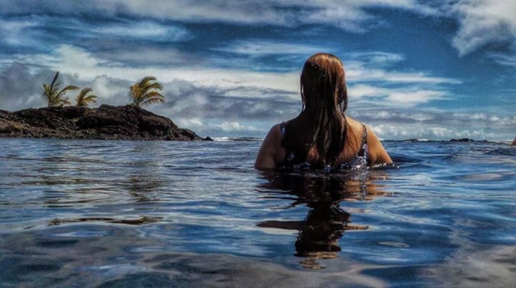 Champagne Ponds....
South of Pahoa.
Take 130, left on 132 to the end of pavement, then right on 137. First road to the left that says, "Private road, residents only"
Park across from the mail boxes and walk through gate. Stay on Kapoho Beach rd. You will find the beach access.....
Warm fresh water meeting the ocean keeps the ponds a wonderful temp....