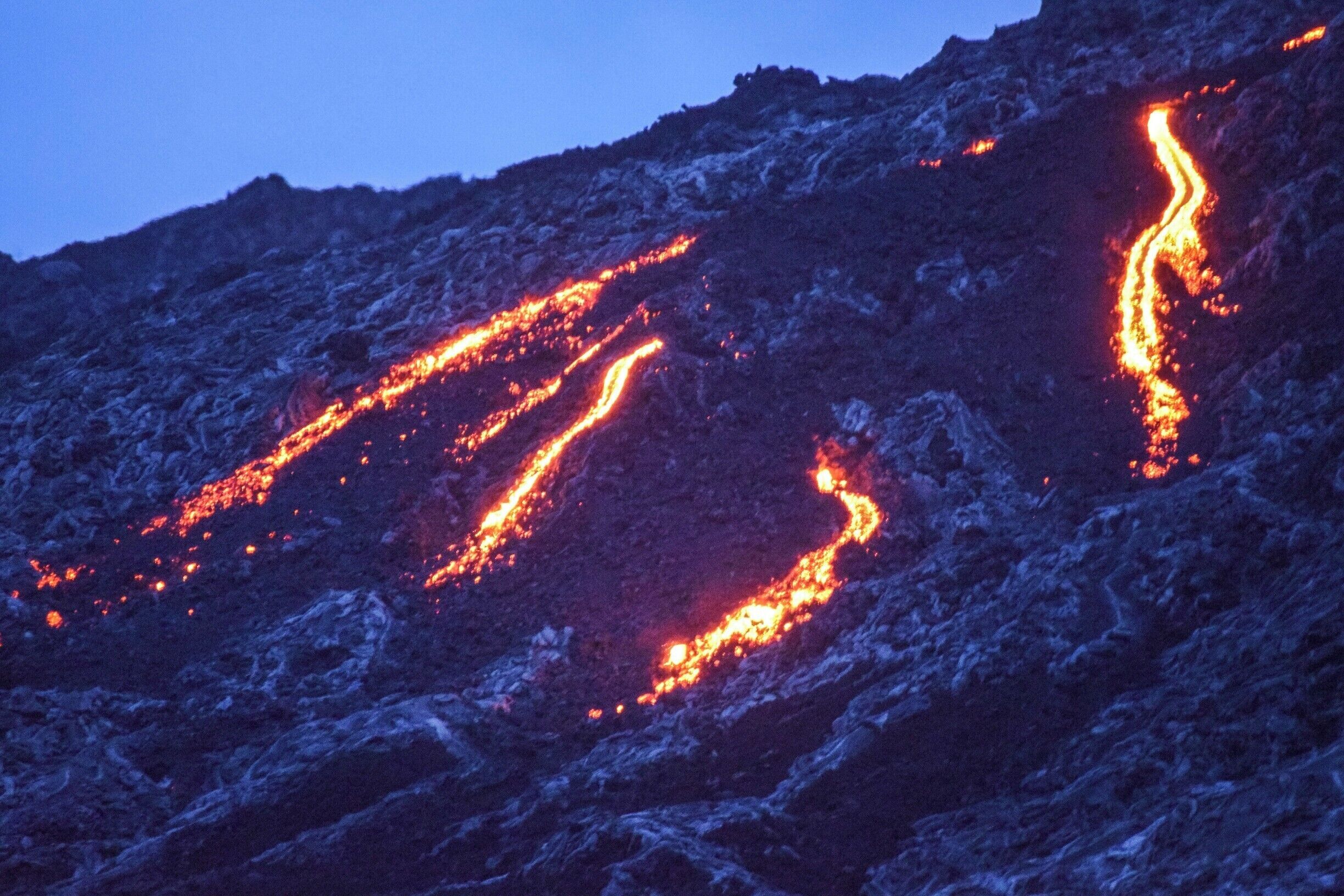 This, my friends, is #lava. Real molten flowing lava coming down the pali (cliff) in Kalapana, #Hawaii on the #BigIsland.

Last weekend, my Fiance and I partook in one of the coolest excursions of our lives; we hiked 10.5 miles in 5 hours to active, flowing lava. The trek certainly isn't for the faint of heart, pregnant women, people with asthma or heart problems, or the unfit. The lava flow is changing every second of every day, and on this particular day it was quite far away, hence the long trek. We went with a company called #HawaiiForestAndTrail, whom I highly recommend!

You can read more about our experience, how to book it, the cost, and inclusions, and see all the cool photos on my detailed blog post here: https://contoursofatravelersmap.com/2018/03/28/hiking-to-active-lava-in-volcanoes-national-park-hawaii/

#lifeatexpedia
#expediaconcierge
#hawaiiconcierge