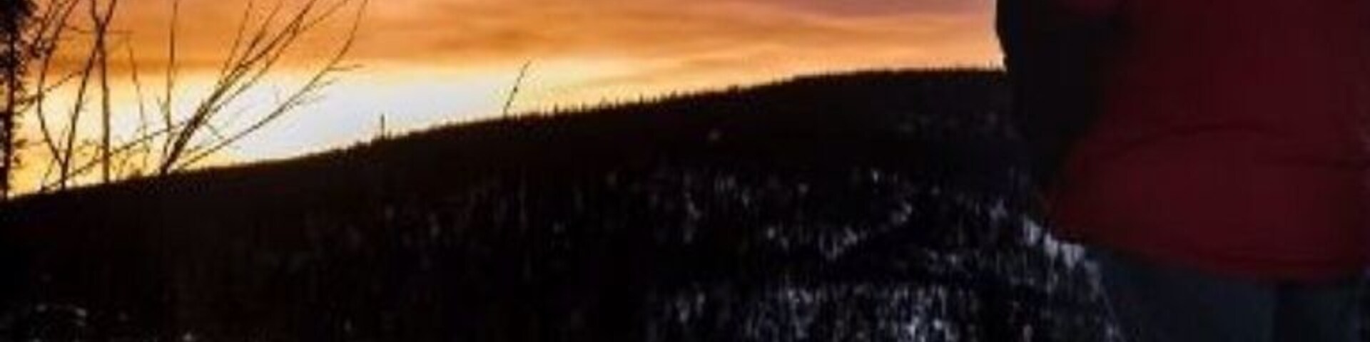 Chena Hot Springs Resort offers a large variety of activities year-round. One of those is snow shoeing, both a fantastic and frusterating experience lol you can rent a pair at their activity center for $7.50/hr or a flat $25 a day. There are several trails around the resort ranging from an easy walk to a strenuous climb. This one was the mountain ridge trail, a 3 mile easy walk around the resort that held some pretty fantastic views, especially at sunset. Once you master the art of moving in a snow shie, its a surprisingly enjoyable way to spend the afternoon! :)