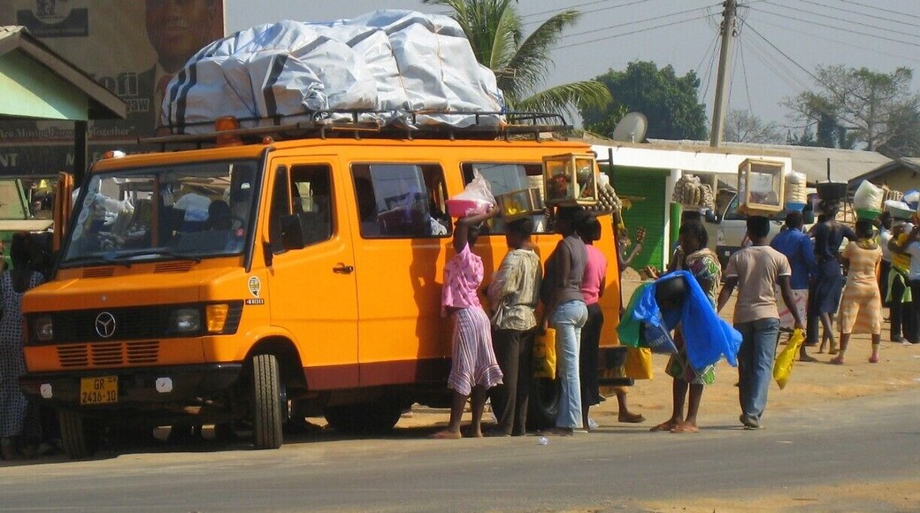 Selling snacks to the evening commuters in Akosombo