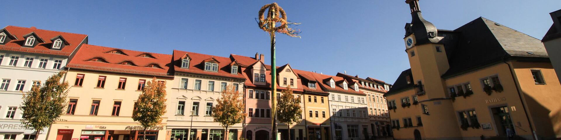 Markt mit Rathaus im thüringischen Apolda