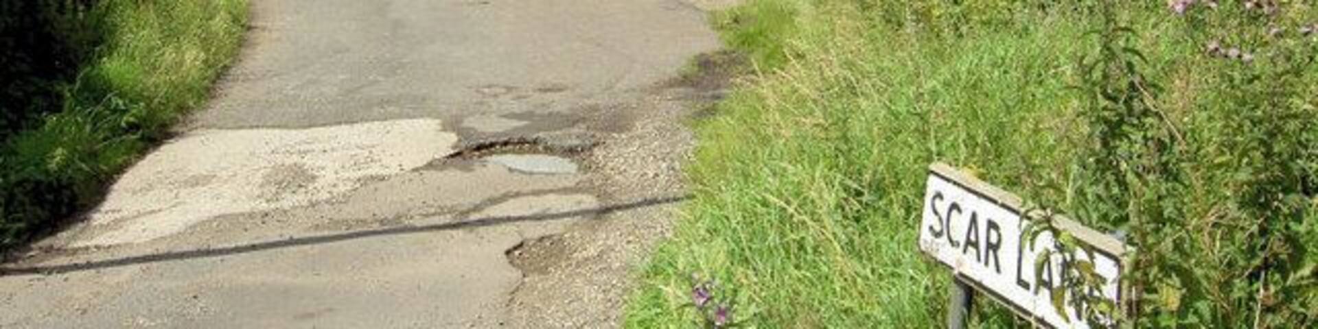 Scar Lane Ardsley. Just above the park at Ardsley is one of the village's oldest lanes.