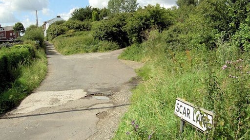 Scar Lane Ardsley. Just above the park at Ardsley is one of the village's oldest lanes.