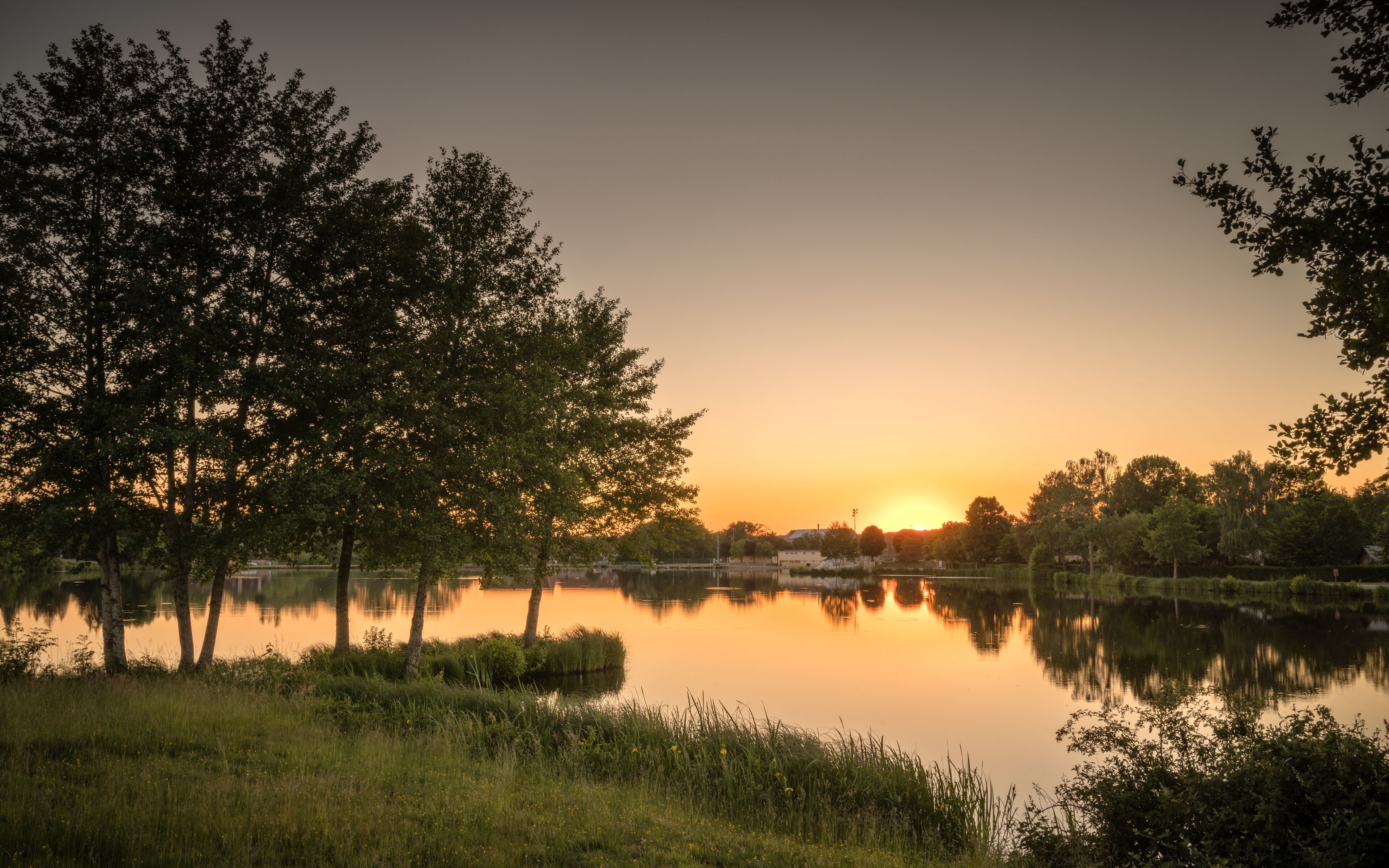 Coucher de soleil à l'étang Fouché, Arnay-le-Duc, Côte d'Or, France